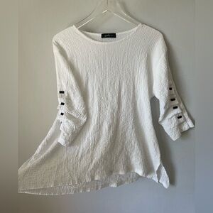 Yushi Lagenlook White Top w Button Sleeve Detail M